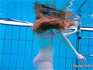super-sexy girl shows stellar body underwater