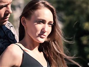 CHICAS LOCA - Outdoor poke with Ukrainian Kira Pravati