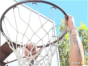 mummy Kendra lust loves basketball and oral jobs