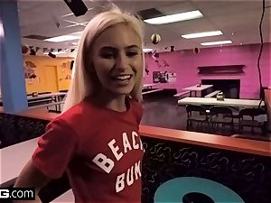 little teen Kiara goes from skating rink to deepthroating manstick